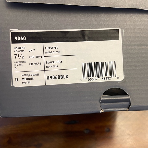 New Balance 9060 Men's Black and Gray Sneakers - Picture 3 of 3